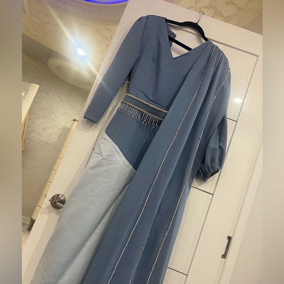 Dresses - Picture 11 of 12